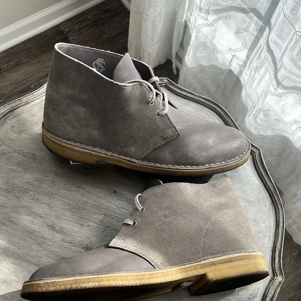 Clark’s gray suede leather chukka boots size 10